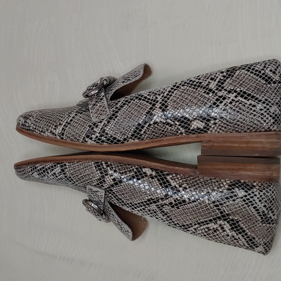 Corso Como Women's Size 7.5 Snakeskin Pattern Leather Loafer - Picture 4 of 8